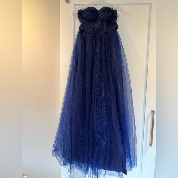 Prom dress - tulle style in blue - size 2 - Picture 4 of 5
